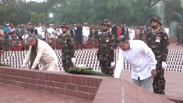 মহান স্বাধীনতা দিবসে শহীদদের প্রতি রাষ্ট্রপতি ও প্রধানমন্ত্রীর শ্রদ্ধা